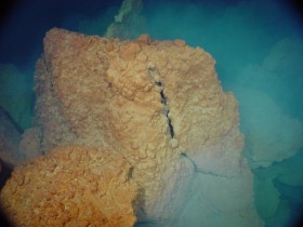 Подводный вулкан