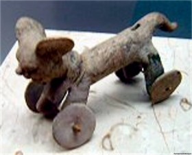 Игрушки собачки на колесах